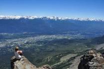 A paisagem que se vê do cume do Cerro Piltriquitrón, El Bolsón lá embaixo no vale, na Argentina